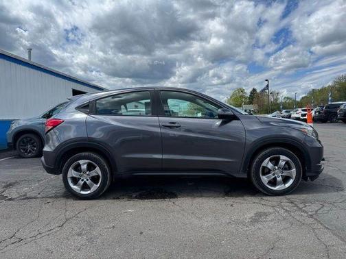 Modern Steel Metallic 2018 Honda HR-V LX