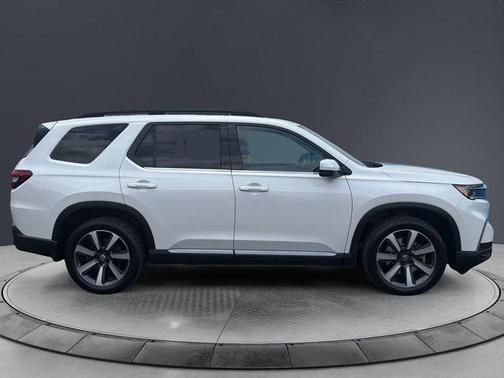 Platinum White Pearl 2023 Honda Pilot Touring