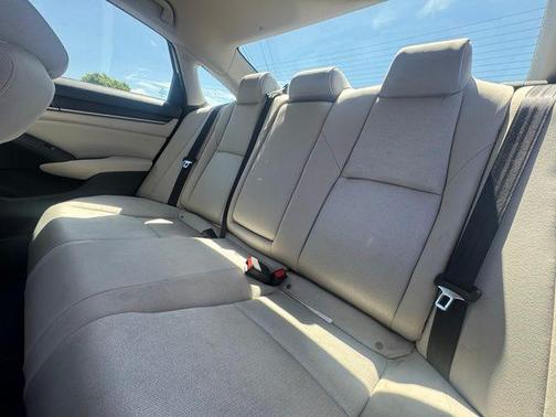 Platinum White Pearl 2018 Honda Accord LX