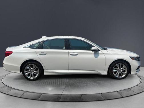 Platinum White Pearl 2018 Honda Accord LX