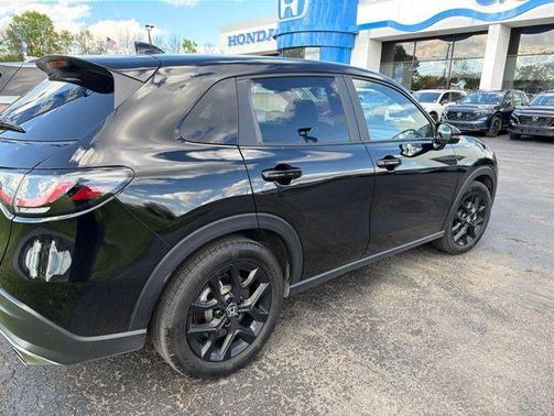 Crystal Black Pearl 2025 Honda HR-V Sport