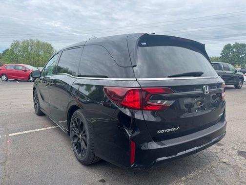 Crystal Black Pearl 2025 Honda Odyssey Sport-L