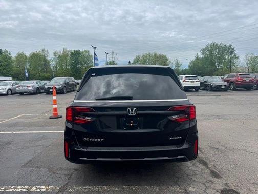 Crystal Black Pearl 2025 Honda Odyssey Sport-L