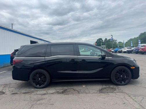 Crystal Black Pearl 2025 Honda Odyssey Sport-L