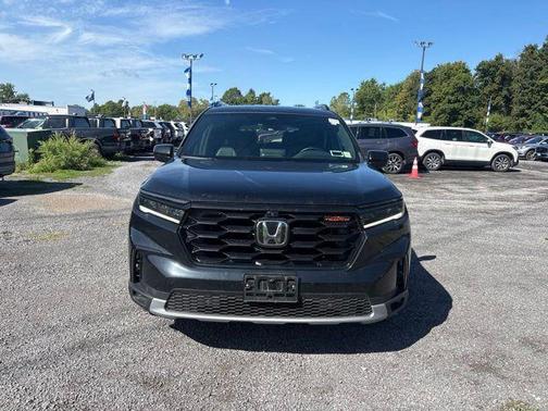 Crystal Black Pearl 2025 Honda Pilot TrailSport