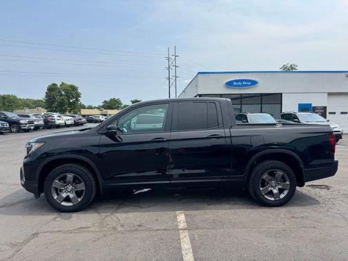 Crystal Black Pearl 2025 Honda Ridgeline TrailSport