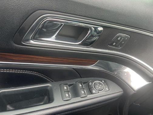 Black 2019 Ford Explorer Limited