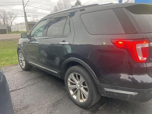 Black 2019 Ford Explorer Limited