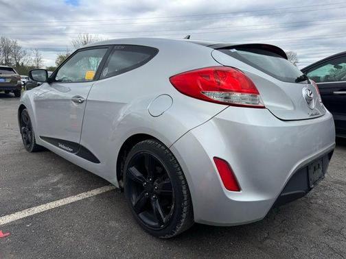 Ironman Silver Metallic 2014 Hyundai Veloster Base