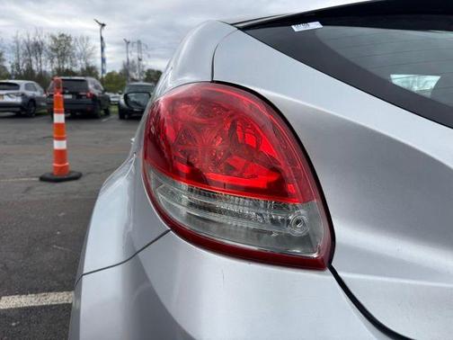 Ironman Silver Metallic 2014 Hyundai Veloster Base