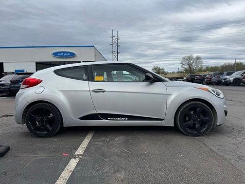 Ironman Silver Metallic 2014 Hyundai Veloster Base