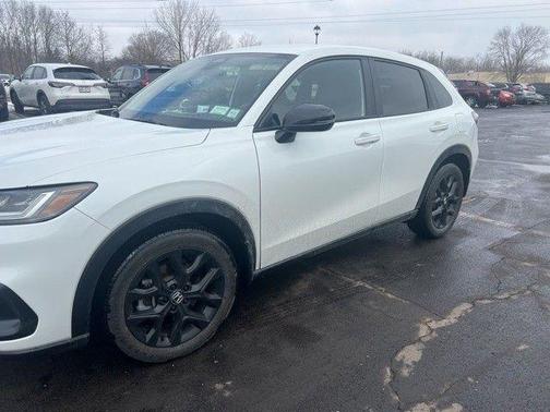 Platinum White Pearl 2023 Honda HR-V Sport