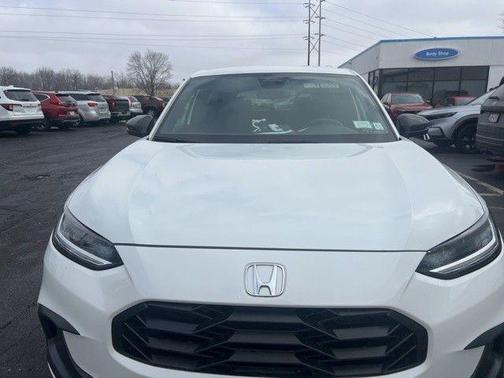 Platinum White Pearl 2023 Honda HR-V Sport