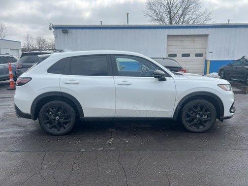 Platinum White Pearl 2023 Honda HR-V Sport