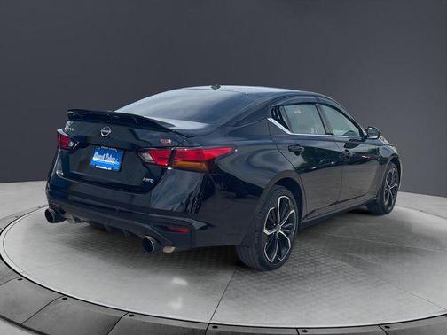 Black 2024 Nissan Altima 2.5 SR