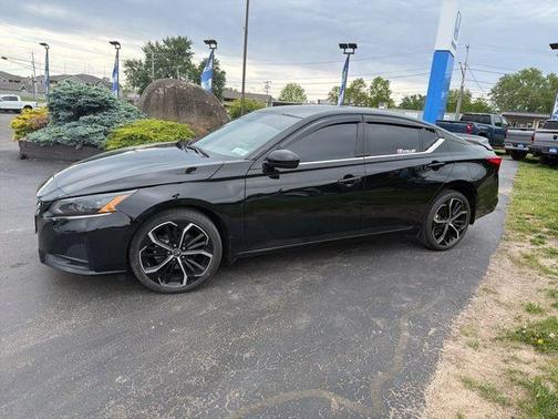 Black 2024 Nissan Altima 2.5 SR