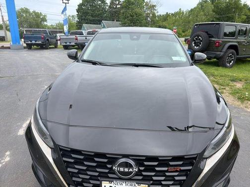 Black 2024 Nissan Altima 2.5 SR