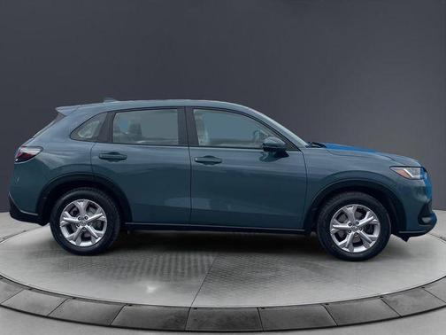 Pearl 2024 Honda HR-V LX