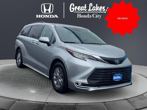 Celestial Silver Metallic 2022 Toyota Sienna XLE