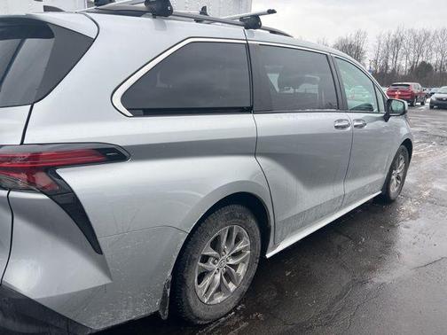 2022 Toyota Sienna XLE