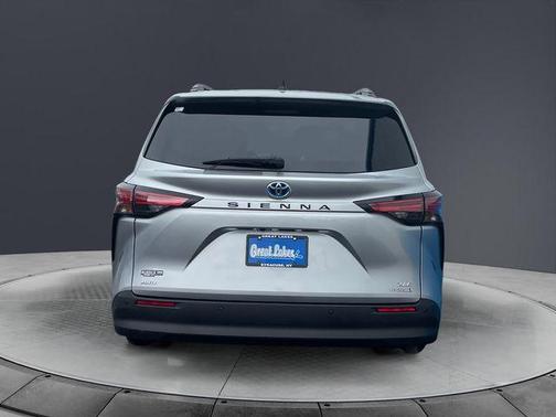 2022 Toyota Sienna XLE