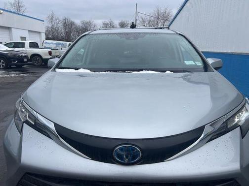 2022 Toyota Sienna XLE