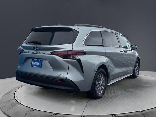 2022 Toyota Sienna XLE