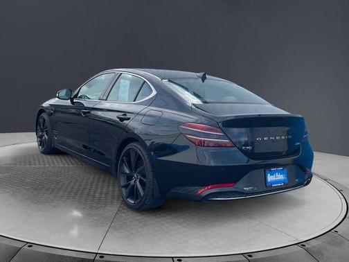 Vik Black 2023 Genesis G70 2.0T