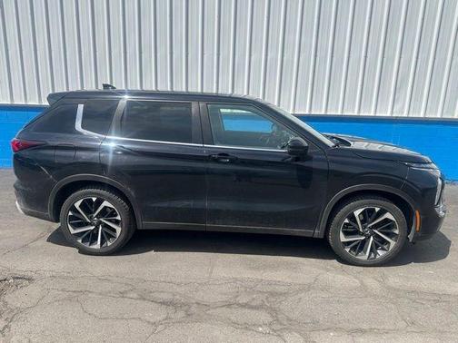 Black Diamond 2022 Mitsubishi Outlander SE Launch Edition