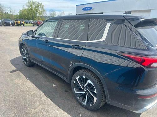 Black Diamond 2022 Mitsubishi Outlander SE Launch Edition