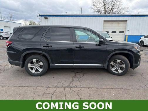 Crystal Black Pearl 2023 Honda Pilot EX-L 8-Passenger