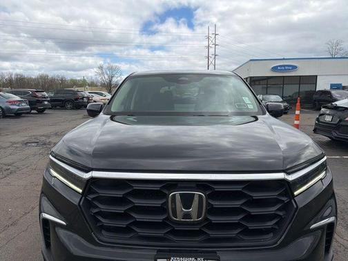 Crystal Black Pearl 2023 Honda Pilot EX-L 8-Passenger
