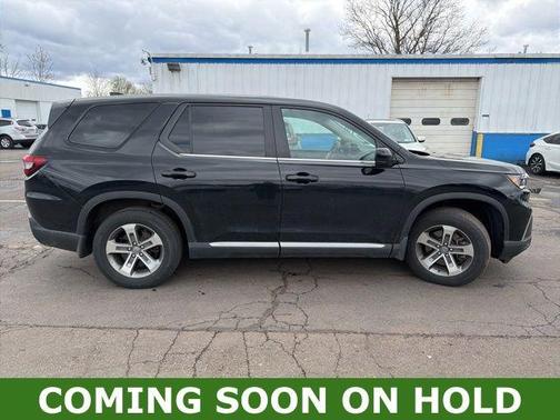 Crystal Black Pearl 2023 Honda Pilot EX-L 8-Passenger