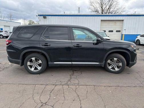 Crystal Black Pearl 2023 Honda Pilot EX-L 8-Passenger