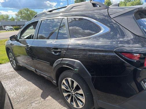Crystal Black Silica 2024 Subaru Outback Limited