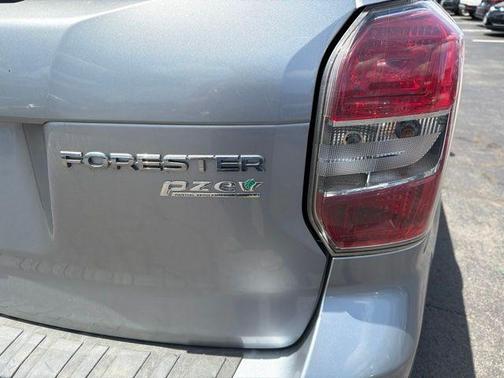 Ice Silver Metallic 2014 Subaru Forester 2.5i Touring