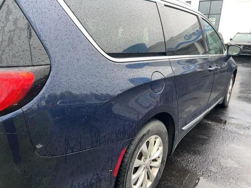 2018 Chrysler Pacifica Touring-L