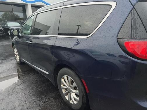 2018 Chrysler Pacifica Touring-L