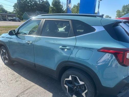 Blue 2024 Kia Seltos EX