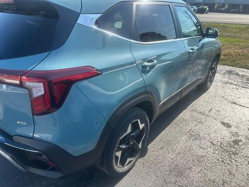 Blue 2024 Kia Seltos EX