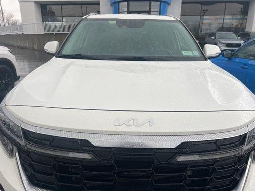 Snow White Pearl 2024 Kia Seltos SX