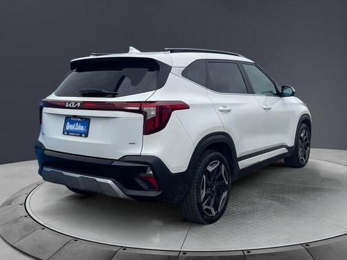 Snow White Pearl 2024 Kia Seltos SX