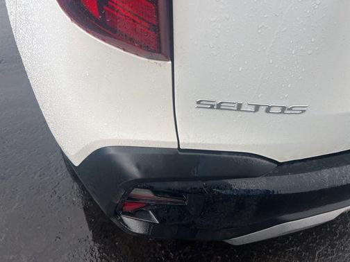 Snow White Pearl 2024 Kia Seltos SX