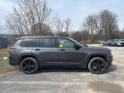 2022 Jeep Grand Cherokee L Laredo