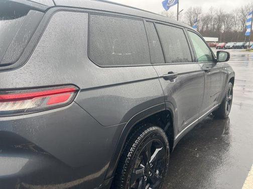2022 Jeep Grand Cherokee L Laredo