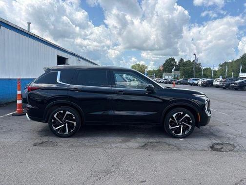 Black Diamond 2024 Mitsubishi Outlander SEL
