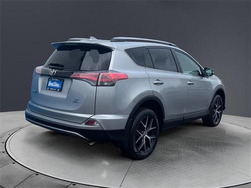 2017 Toyota RAV4 SE