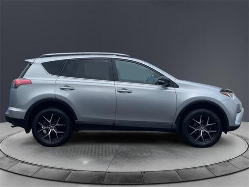2017 Toyota RAV4 SE