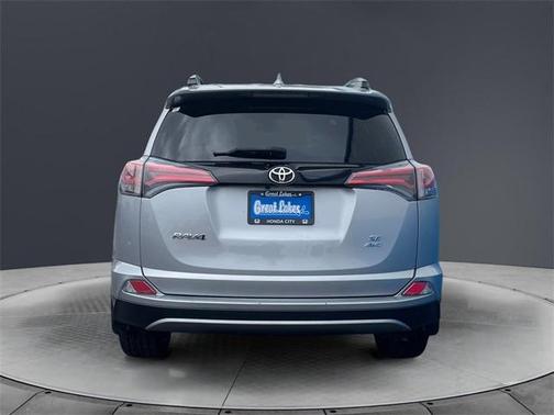 2017 Toyota RAV4 SE