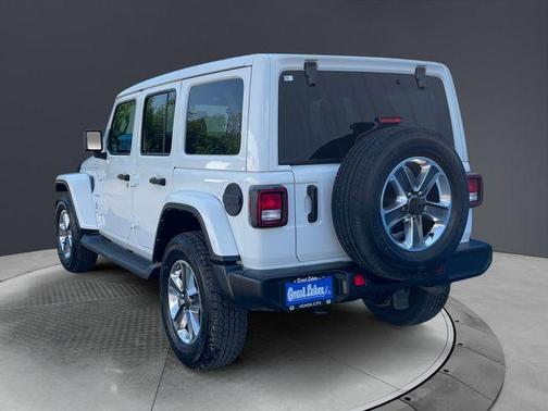 Bright White Clearcoat 2021 Jeep Wrangler Unlimited Sahara